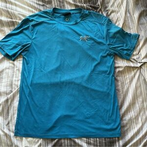 Arc’teryx Men’s Athletic Shirt Blue US Men’s Size Large
